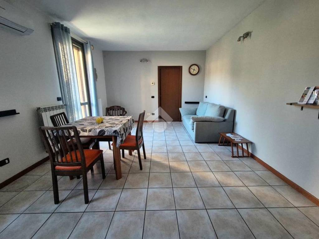 appartamento in vendita a Cornate d'Adda in zona Colnago