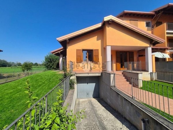 casa indipendente in vendita a Cornate d'Adda in zona Colnago