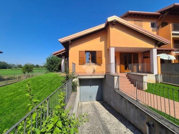 casa indipendente in vendita a Cornate d'Adda in zona Colnago
