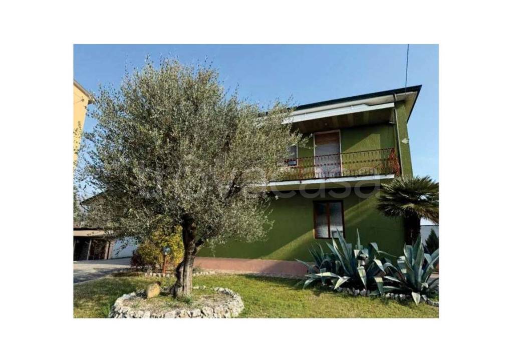 appartamento in vendita a Cornate d'Adda in zona Colnago