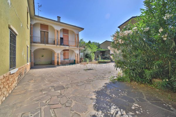 appartamento in vendita a Cornate d'Adda in zona Colnago