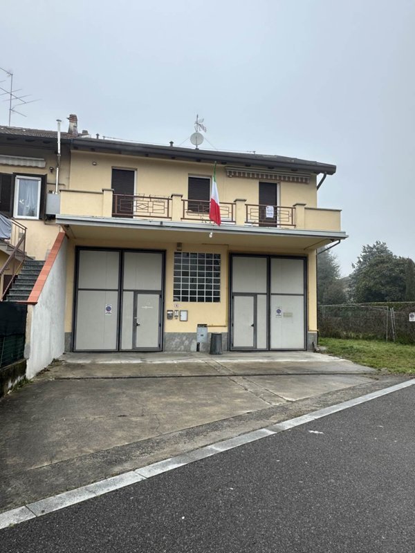 appartamento in vendita a Cornate d'Adda in zona Colnago