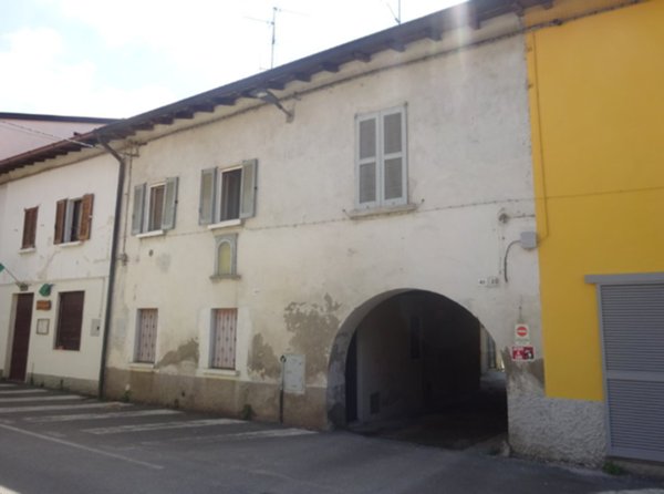 appartamento in vendita a Cornate d'Adda in zona Colnago