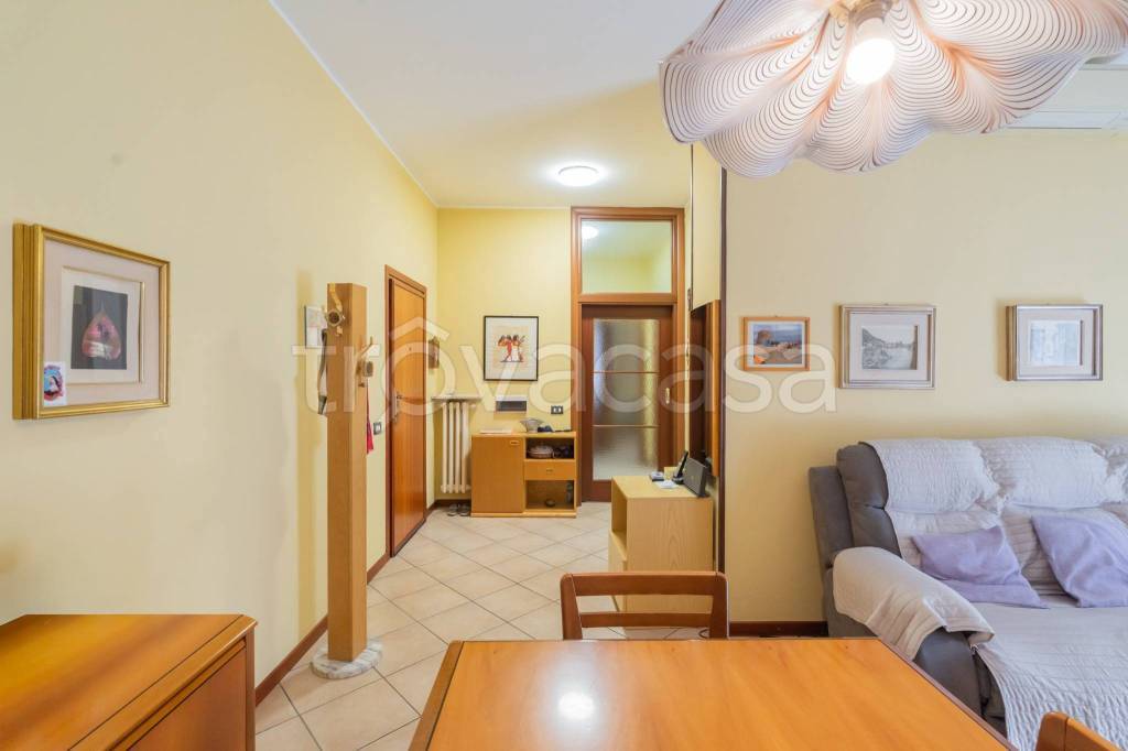 appartamento in vendita a Cornate d'Adda in zona Colnago