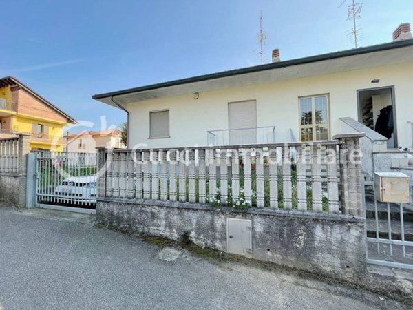 casa indipendente in vendita a Cornate d'Adda in zona Colnago