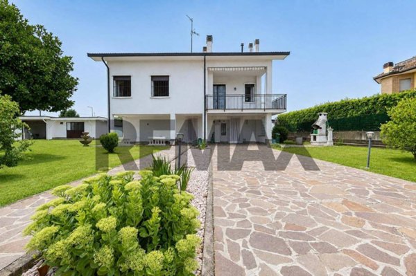 casa indipendente in vendita a Cornate d'Adda in zona Colnago
