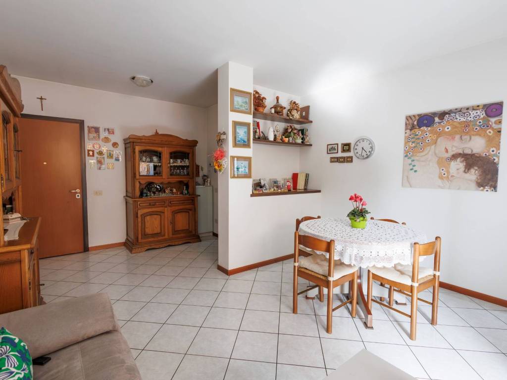 appartamento in vendita a Cornate d'Adda in zona Colnago