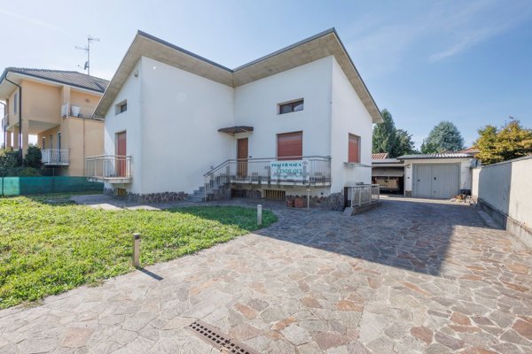 casa indipendente in vendita a Cornate d'Adda in zona Colnago