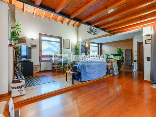 appartamento in vendita a Cornate d'Adda in zona Colnago