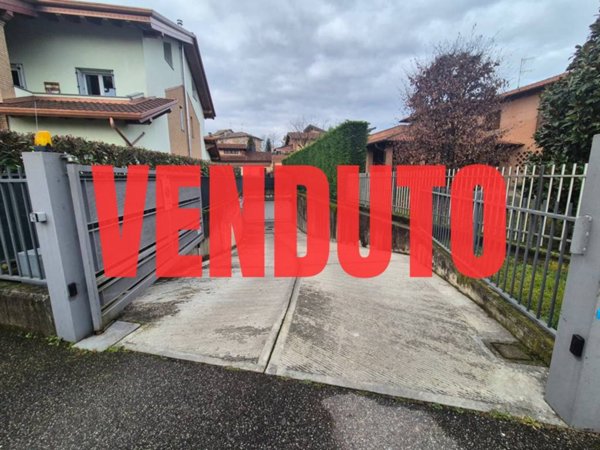 box auto in vendita a Cornate d'Adda in zona Colnago