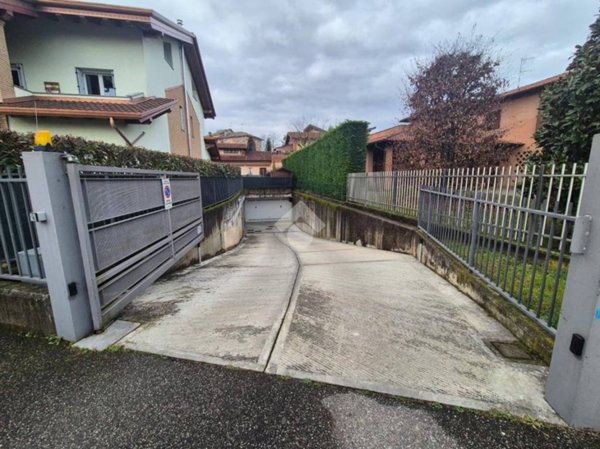 box auto in vendita a Cornate d'Adda in zona Colnago