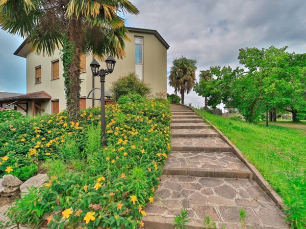 casa indipendente in vendita a Cornate d'Adda in zona Colnago