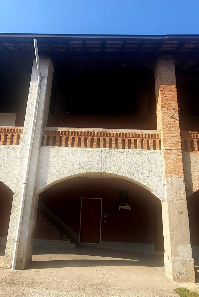 appartamento in vendita a Cornate d'Adda in zona Colnago