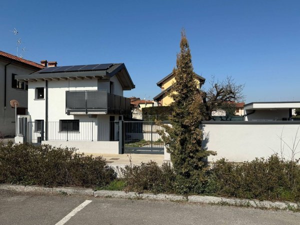 casa indipendente in vendita a Cornate d'Adda in zona Colnago