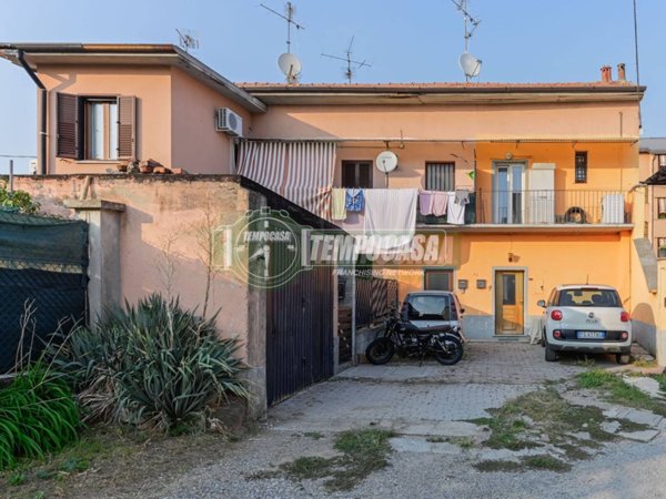 appartamento in vendita a Cornate d'Adda in zona Colnago
