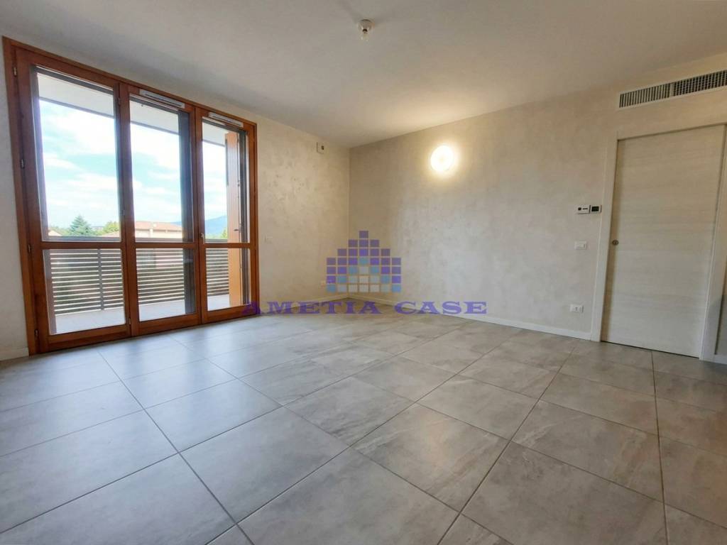 appartamento in vendita a Cornate d'Adda in zona Colnago