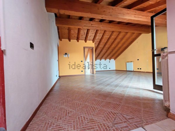 appartamento in vendita a Cornate d'Adda in zona Colnago