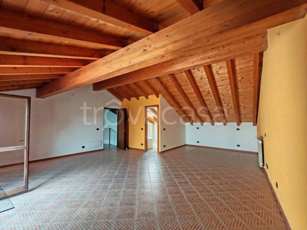 appartamento in vendita a Cornate d'Adda in zona Colnago