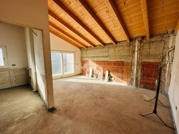 casa indipendente in vendita a Lentate sul Seveso in zona Mocchirolo