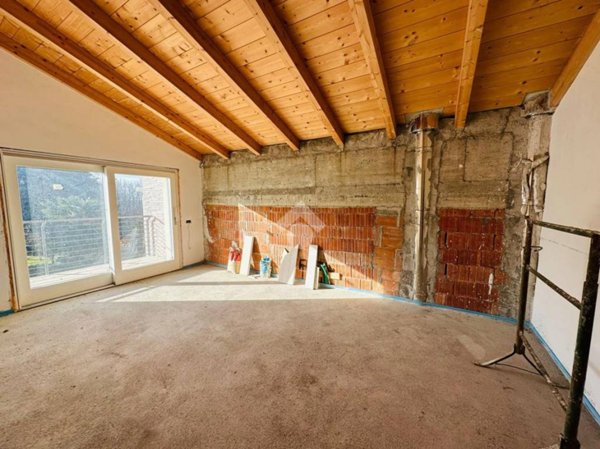 casa indipendente in vendita a Lentate sul Seveso in zona Mocchirolo