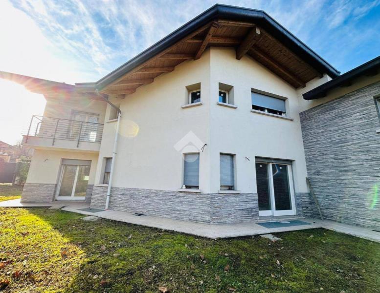 casa indipendente in vendita a Lentate sul Seveso in zona Mocchirolo