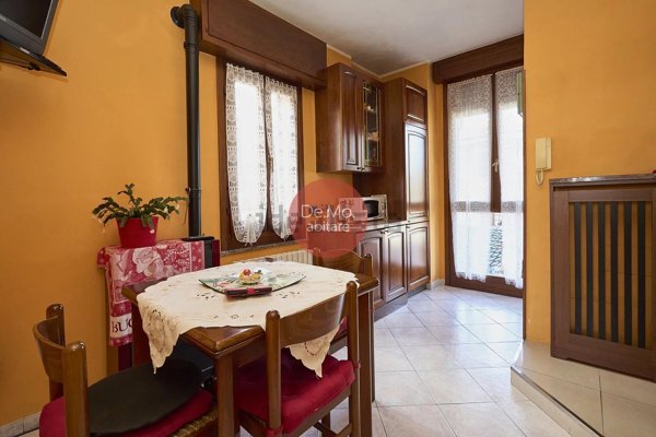 casa indipendente in vendita a Lentate sul Seveso in zona Camnago