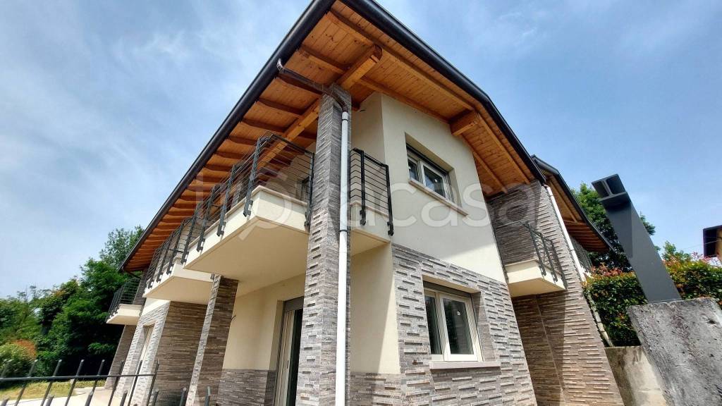 casa indipendente in vendita a Lentate sul Seveso
