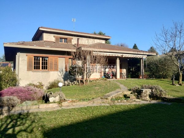 casa indipendente in vendita a Lentate sul Seveso in zona Birago