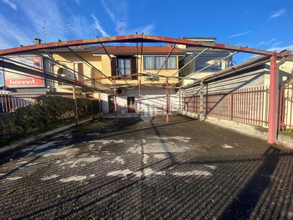 negozio in vendita a Lentate sul Seveso in zona Camnago
