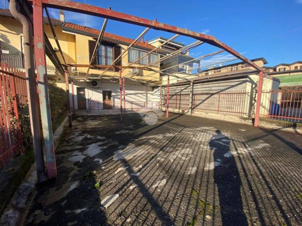 negozio in vendita a Lentate sul Seveso in zona Camnago