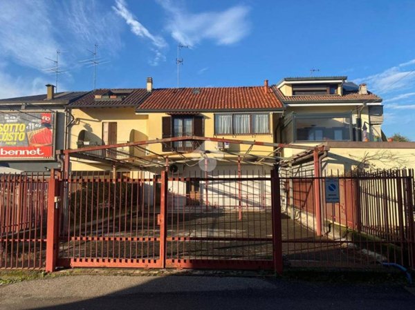 negozio in vendita a Lentate sul Seveso in zona Camnago