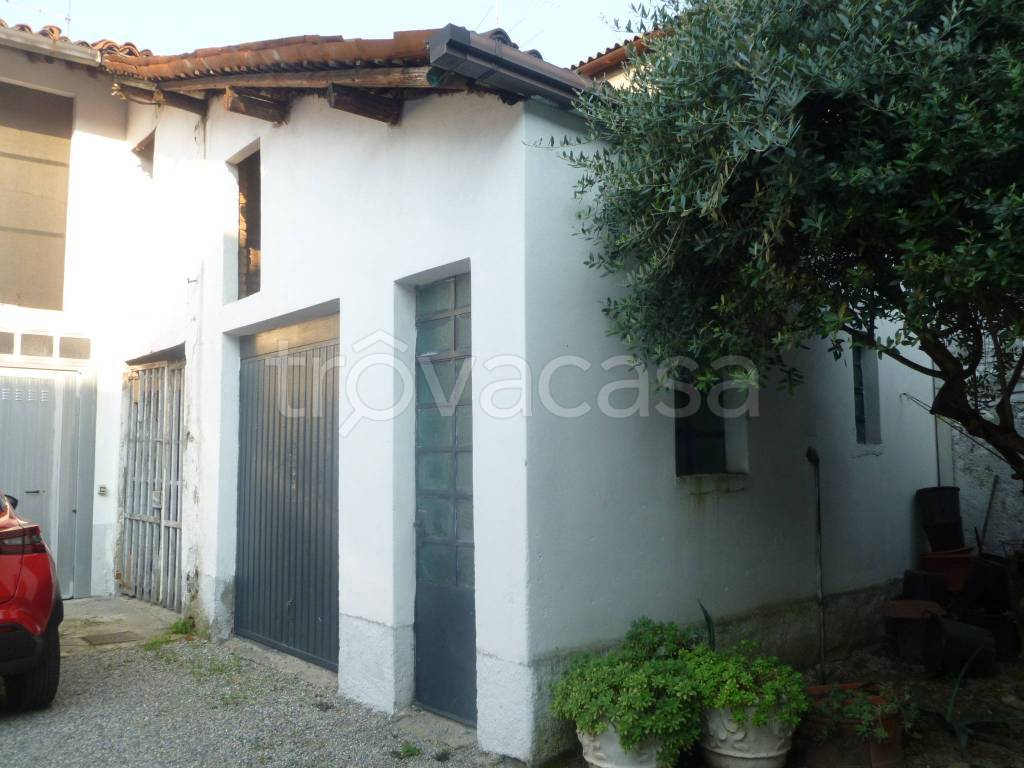 locale commerciale in vendita a Lentate sul Seveso