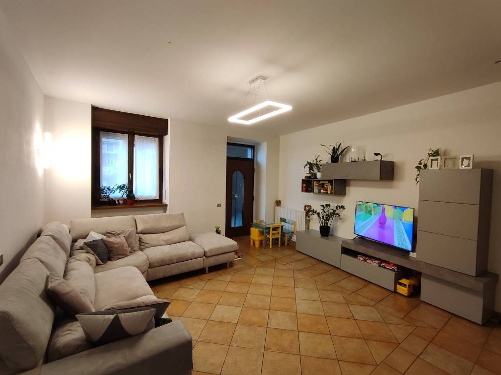 appartamento in vendita a Lentate sul Seveso in zona Mocchirolo