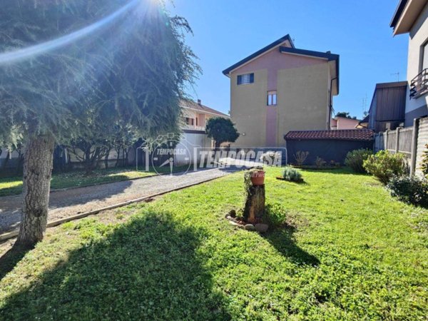 casa indipendente in vendita a Lentate sul Seveso in zona Camnago