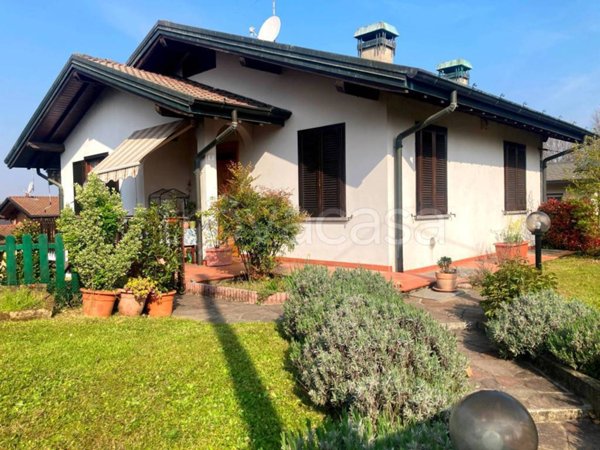 casa indipendente in vendita a Lentate sul Seveso in zona Mocchirolo