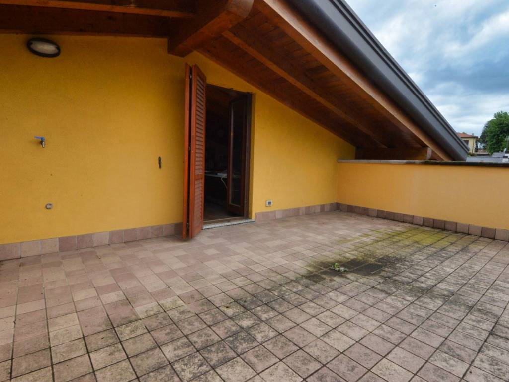 appartamento in vendita a Lentate sul Seveso in zona Birago