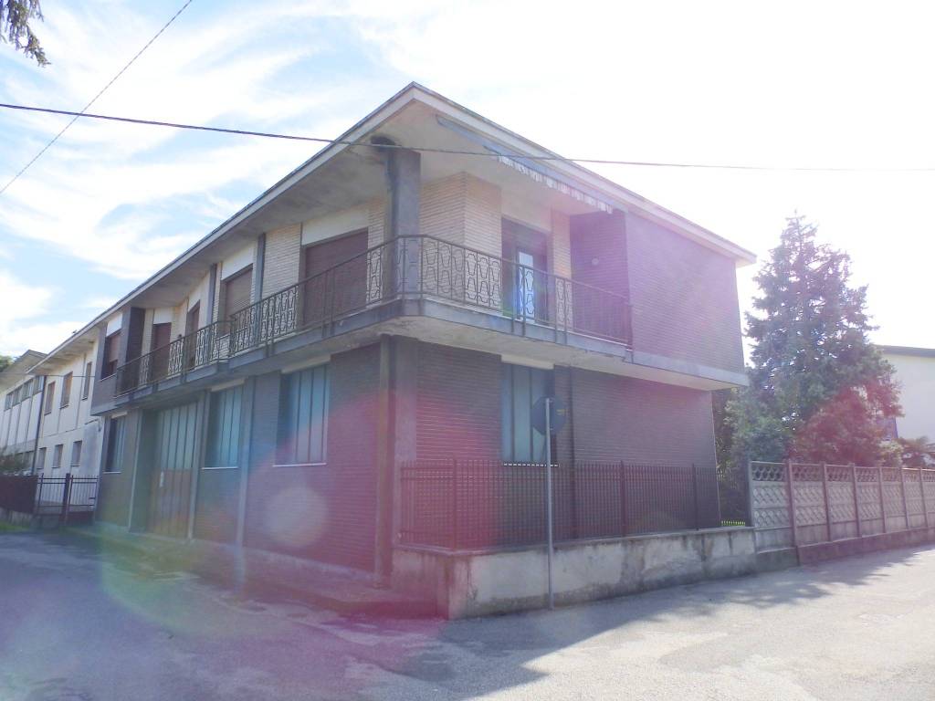 casa indipendente in vendita a Lentate sul Seveso in zona Camnago
