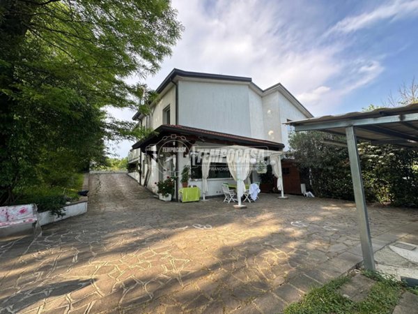 casa indipendente in vendita a Lentate sul Seveso in zona Camnago