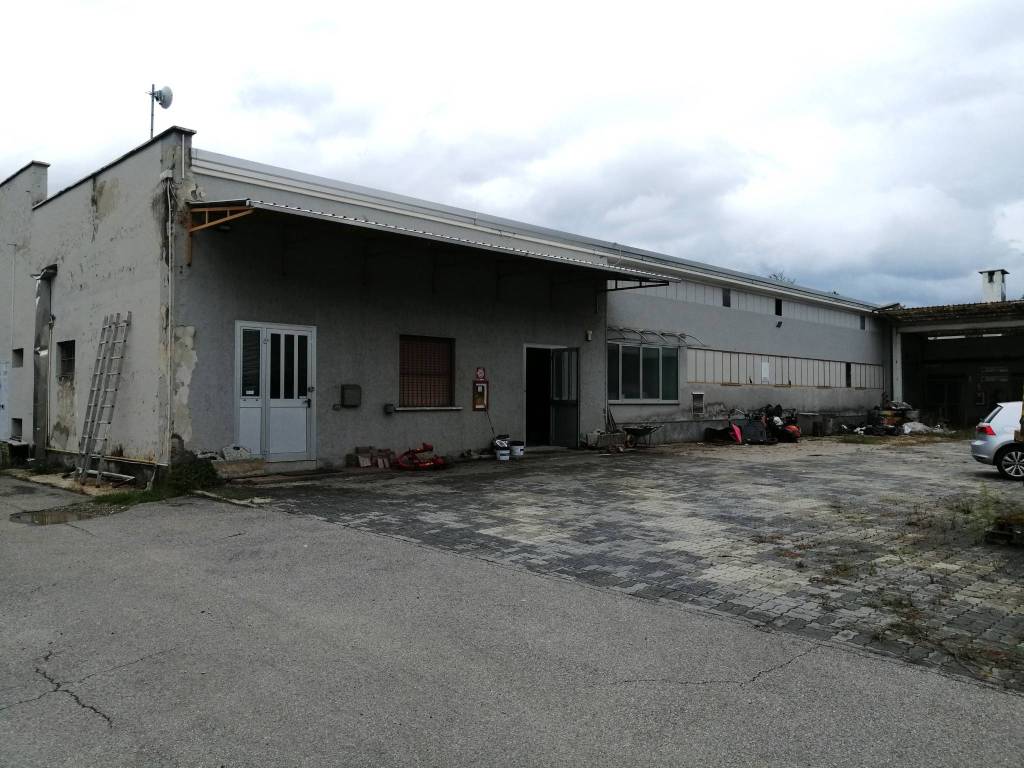 locale commerciale in vendita a Lentate sul Seveso