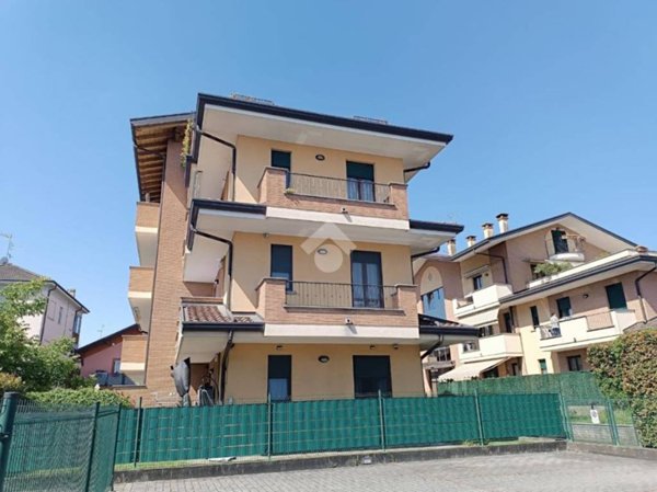 appartamento in vendita a Lentate sul Seveso in zona Copreno