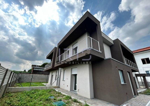 casa indipendente in vendita a Lentate sul Seveso in zona Copreno