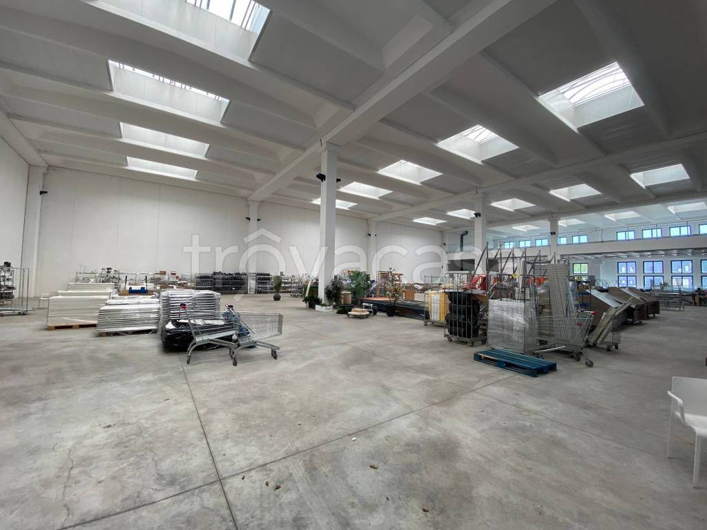 capannone in vendita a Lentate sul Seveso