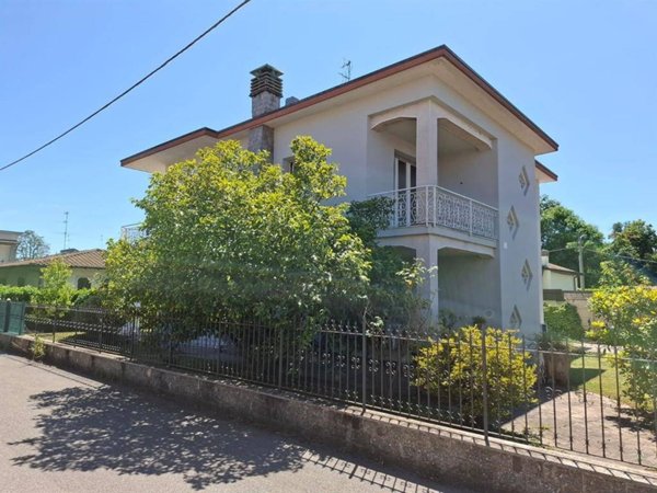 casa indipendente in vendita a Lentate sul Seveso in zona Camnago