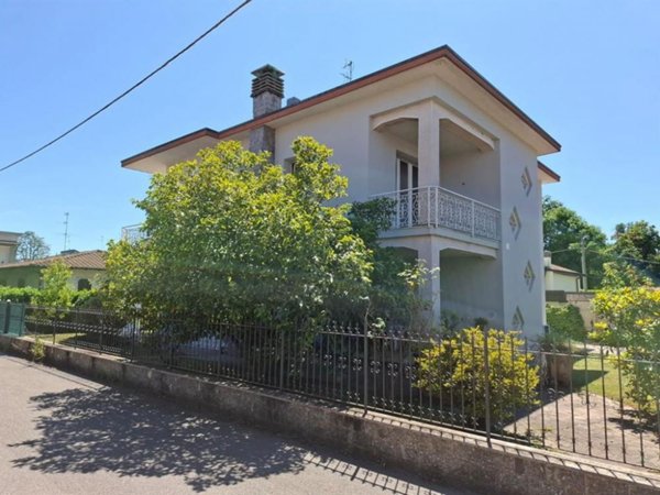 casa indipendente in vendita a Lentate sul Seveso in zona Camnago