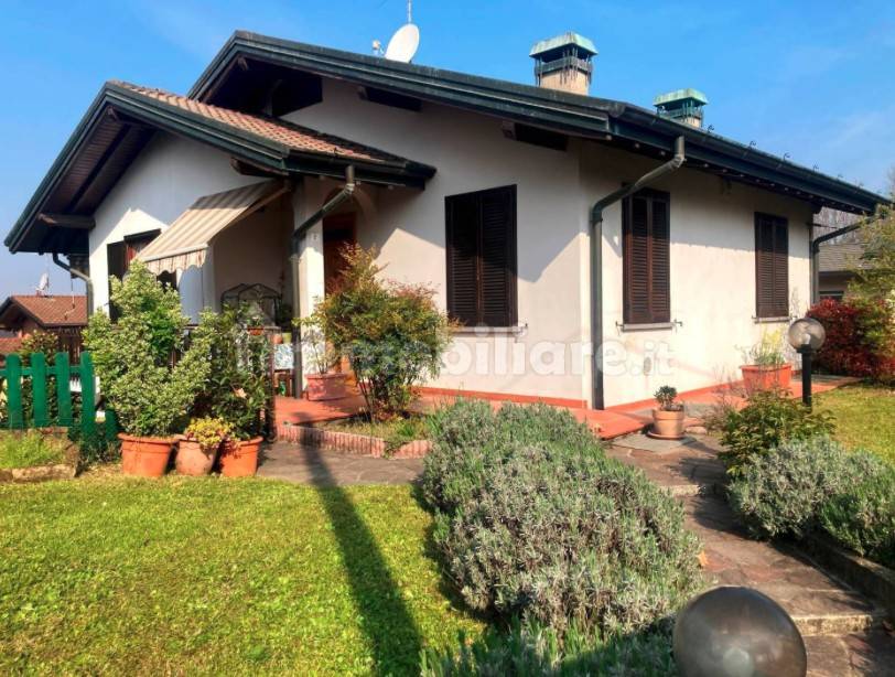 casa indipendente in vendita a Lentate sul Seveso in zona Mocchirolo