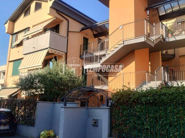 appartamento in vendita a Lentate sul Seveso in zona Camnago