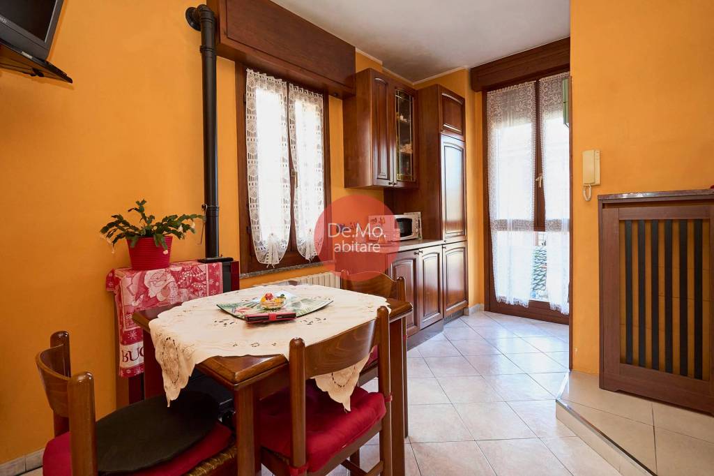 casa indipendente in vendita a Lentate sul Seveso in zona Camnago