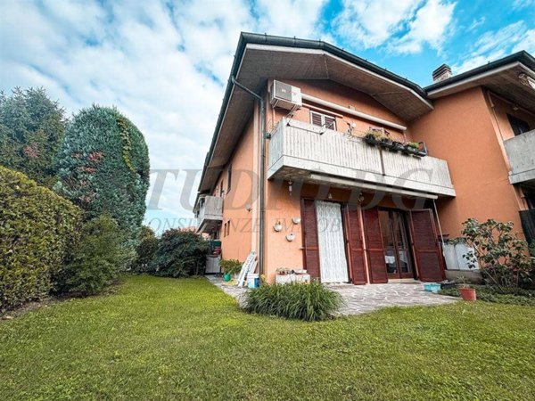 casa indipendente in vendita a Lentate sul Seveso in zona Camnago