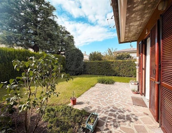 casa indipendente in vendita a Lentate sul Seveso in zona Camnago