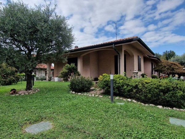casa indipendente in vendita a Lentate sul Seveso